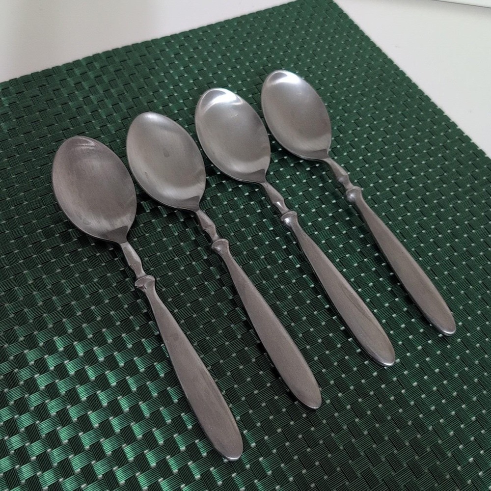 Hampton Silversmiths BISTRO SATIN Place Oval Soup Spoons Set of 4 Stainless Vtg - Picture 2 of 6